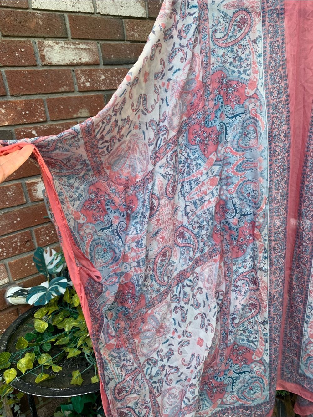 Moss Rose Coral & Blue Paisley Sheer Kimono - Picture 4 of 6